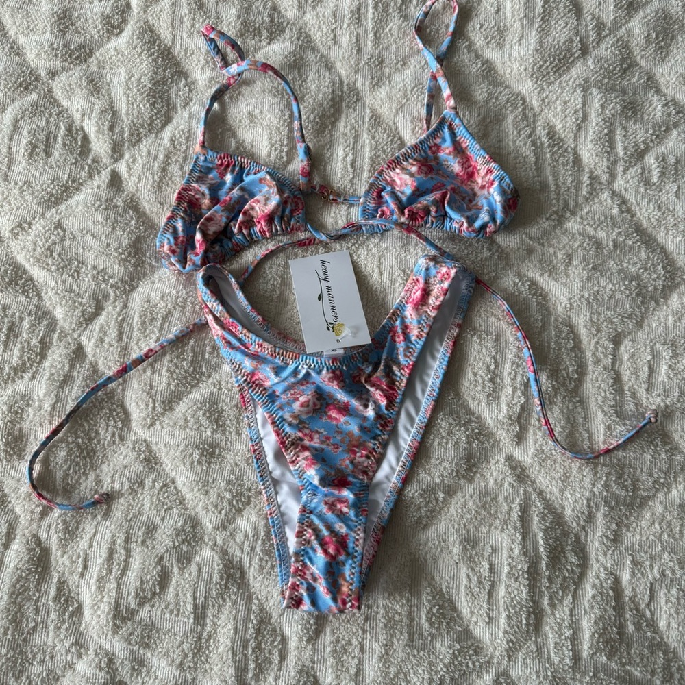 heavy manners swimsuit set in small top and xs bottoms